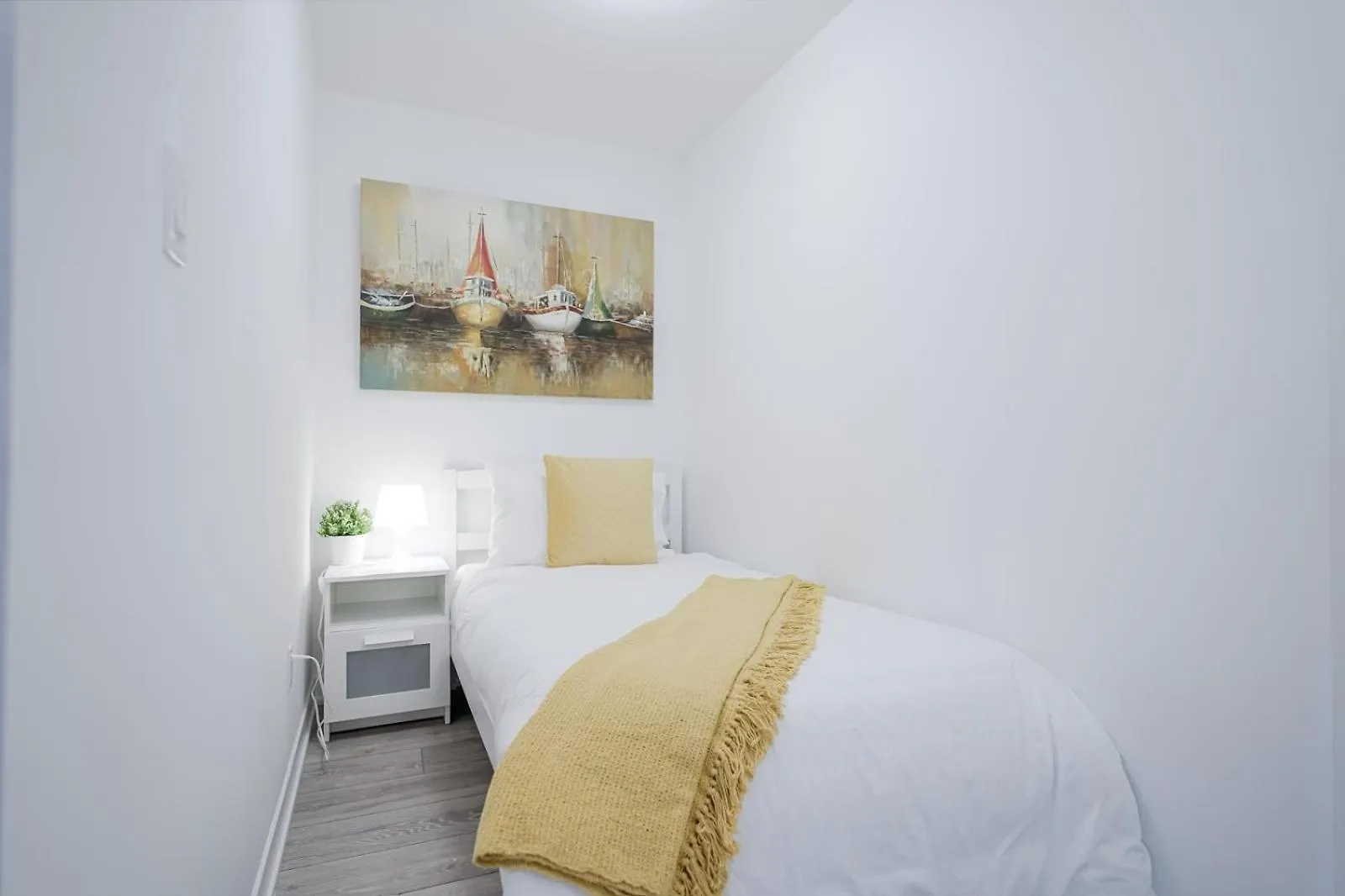 Apartment Ultra Luxurious 3 Bedroom 2 Bath 1 Parking Toronto Airport And Sq1 Mississauga