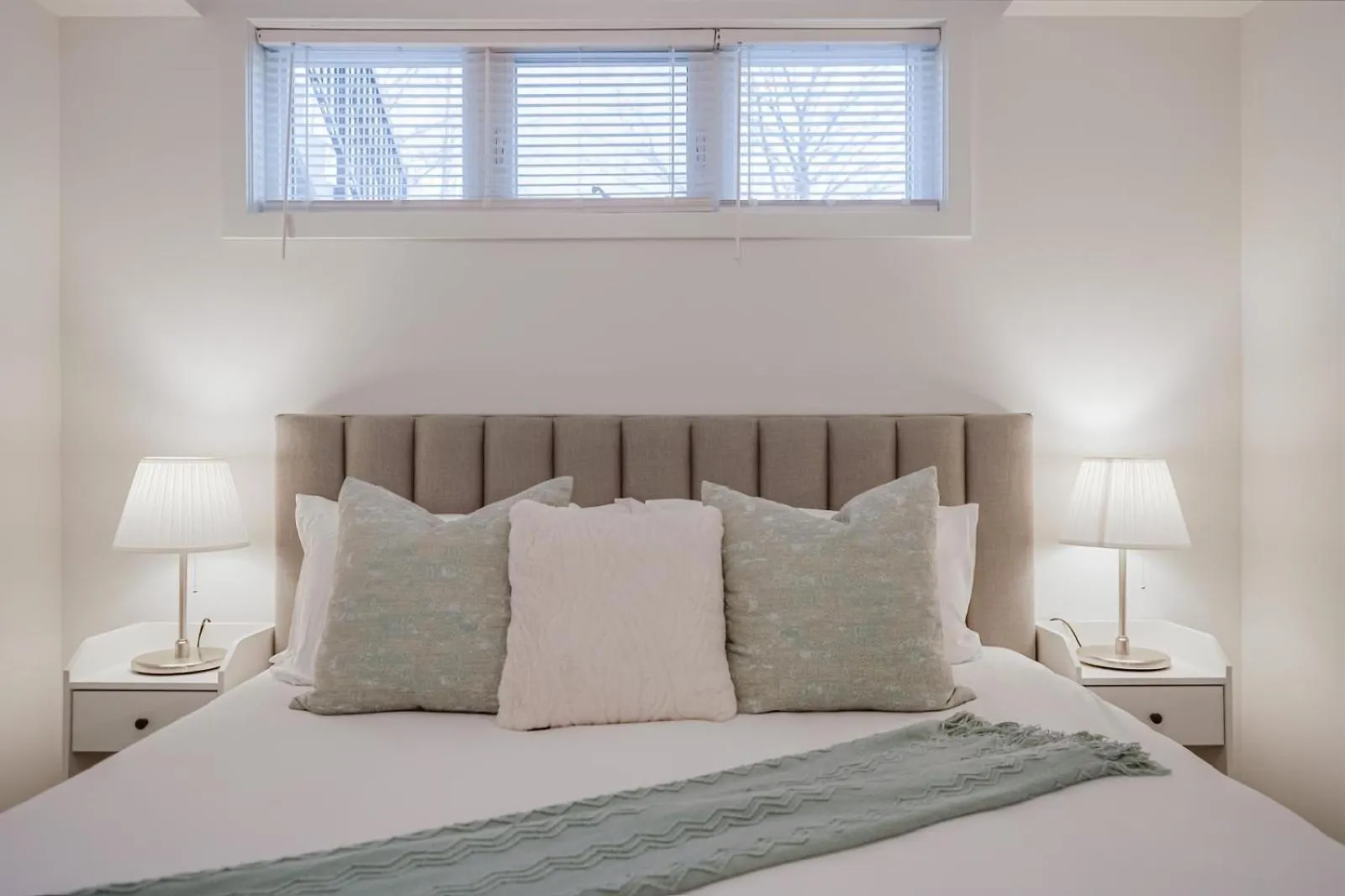 Ultra Luxurious 3 Bedroom 2 Bath 1 Parking Toronto Airport And Sq1 Mississauga Canada