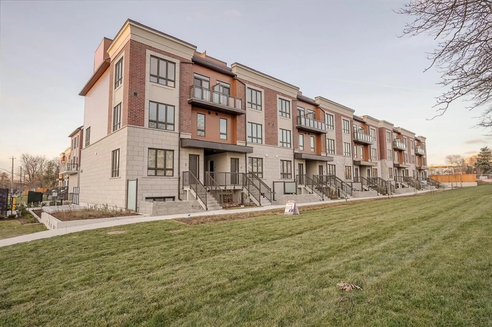 Apartment Ultra Luxurious 3 Bedroom 2 Bath 1 Parking Toronto Airport And Sq1 Mississauga Canada