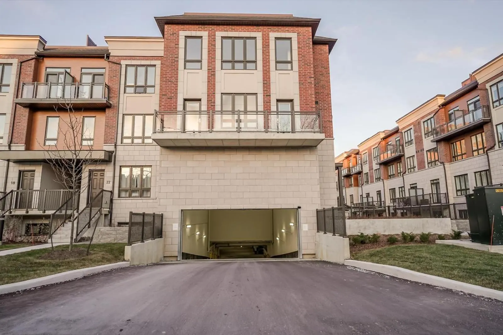 Ultra Luxurious 3 Bedroom 2 Bath 1 Parking Toronto Airport And Sq1 Mississauga Apartment